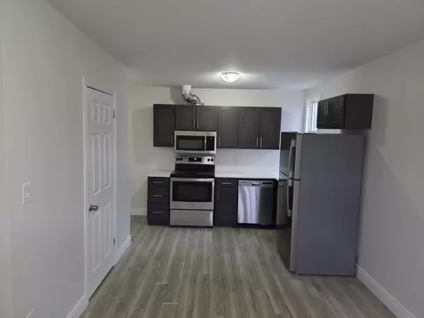 Hamilton, ON L8M 1M6,917 Main ST E #6