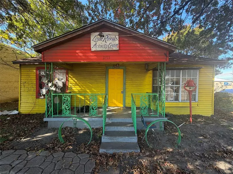 2911 N Hampton Road, Dallas, TX 75212