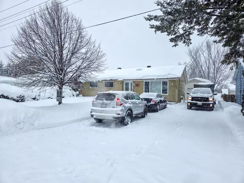 53 Tenth AVE, Englehart, ON P0J 1H0