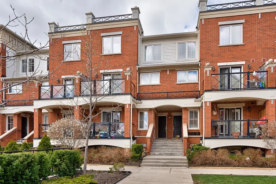 39 Hays BLVD #12, Oakville, ON L6H 0J1