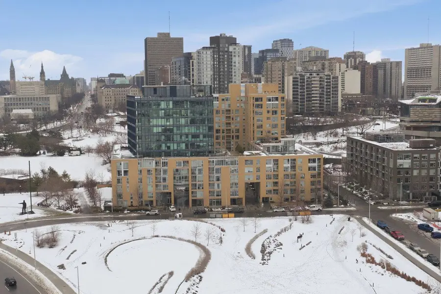 250 Lett ST #905, West Centre Town, ON K1R 0A8