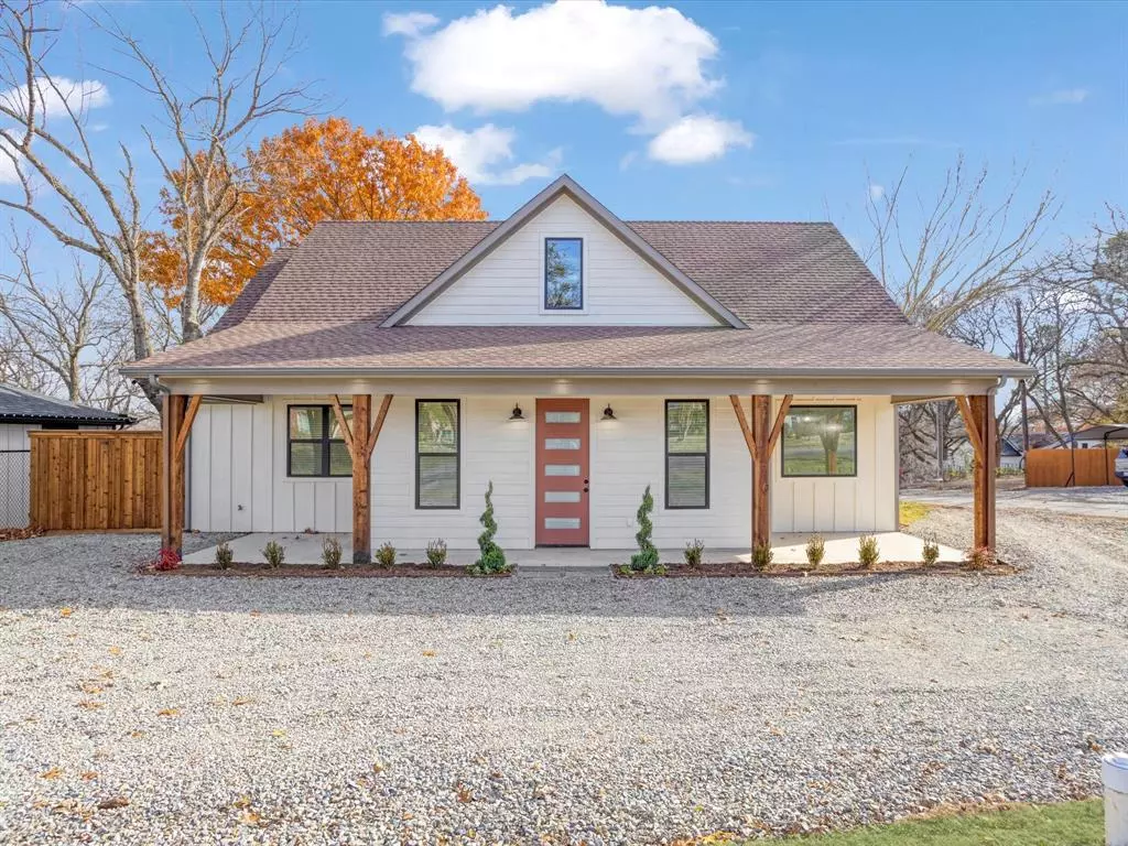 Bells, TX 75414,319 S Pecan Street