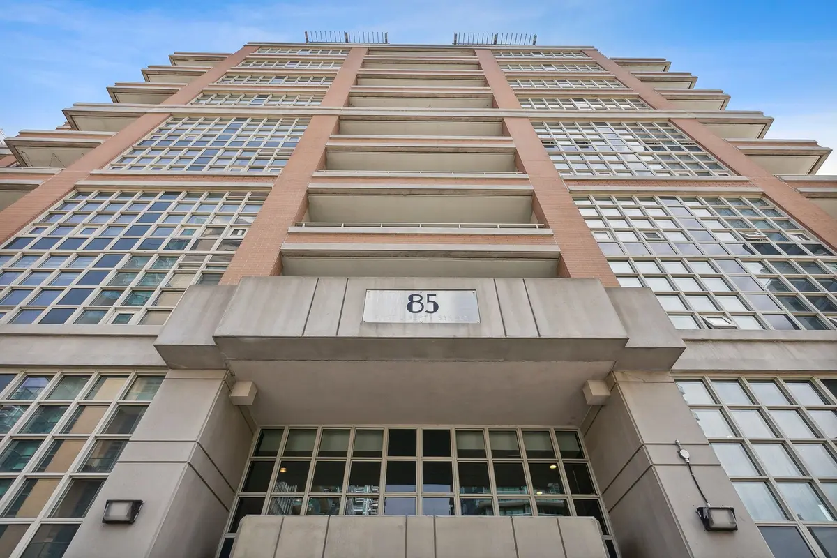 Toronto C01, ON M6K 3R4,85 East Liberty ST #525