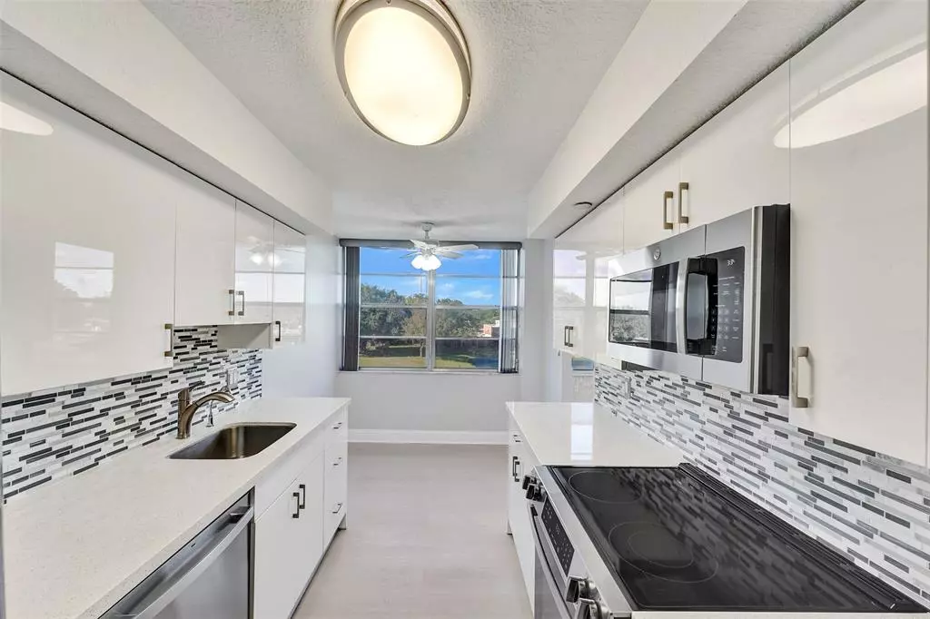 Pembroke Pines, FL 33026,1000 Saint Charles Pl #305