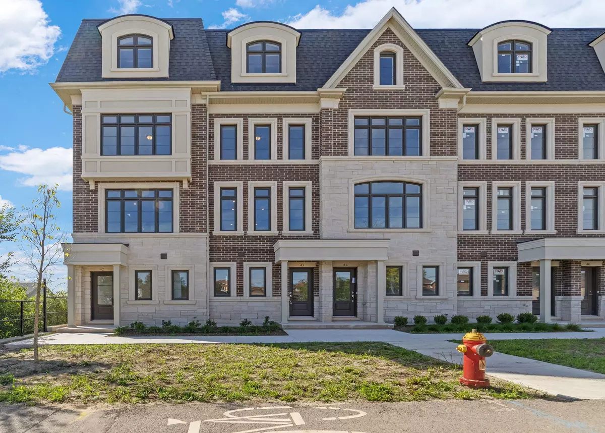 Oakville, ON L6H 8A5,2140 Trafalgar RD #43