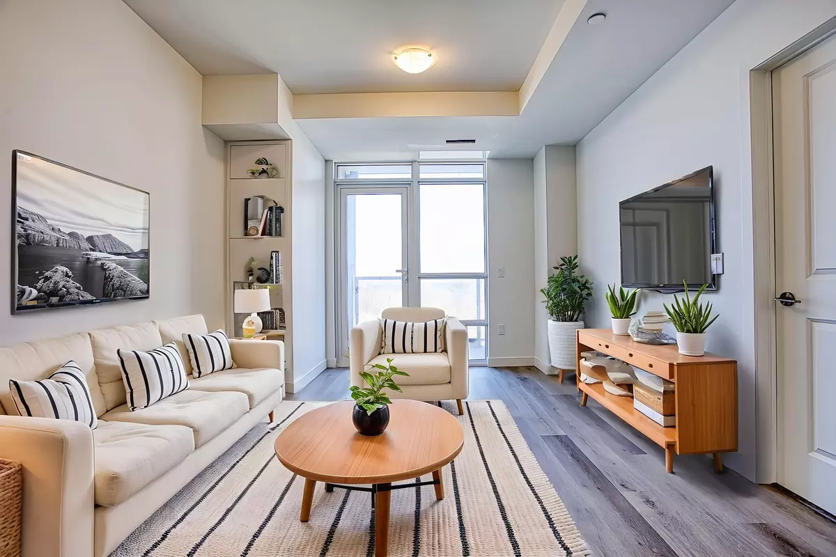 Hamilton, ON L8E 5B4,461 Green RD #411