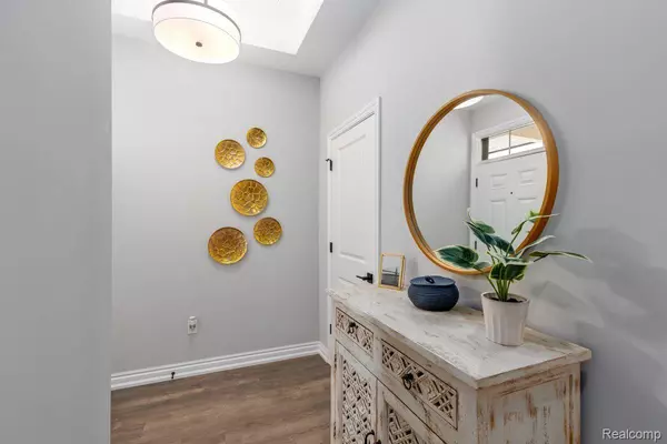 White Lake, MI 48383,8505 West Valley DR