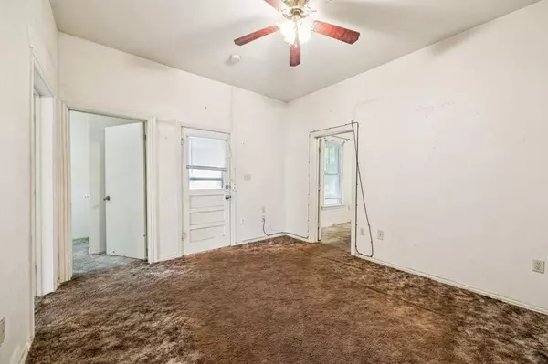 Terrell, TX 75160,909 E High Street