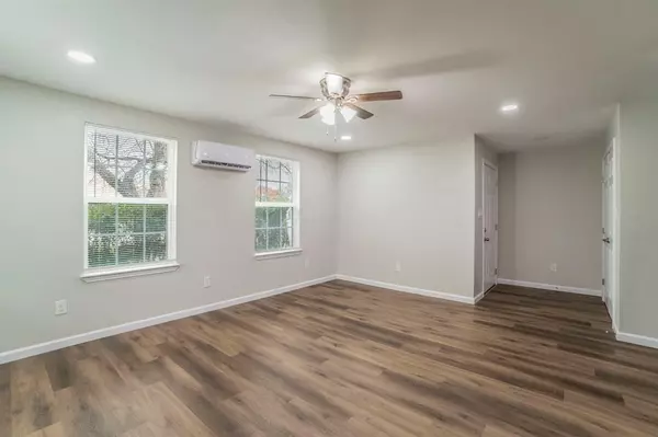 Fort Worth, TX 76107,4901 Curzon Avenue #105