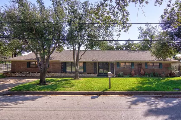 Mineral Wells, TX 76067,904 7th Avenue