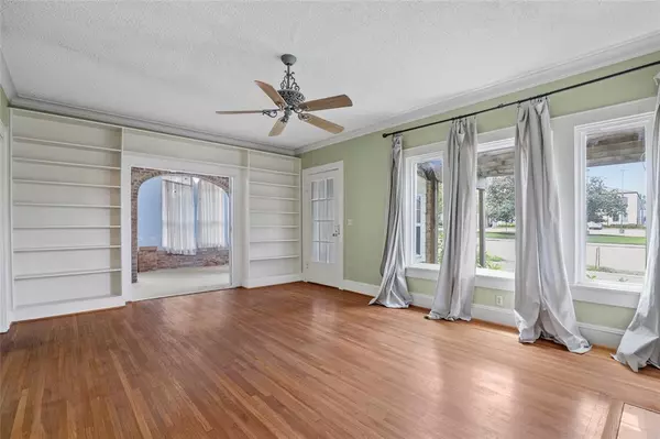 Fort Worth, TX 76109,2625 S University Drive