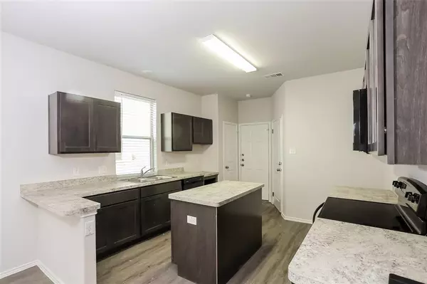 Fort Worth, TX 76119,5525 Shore Point Trail