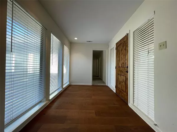 Dallas, TX 75248,6910 Brentfield Drive