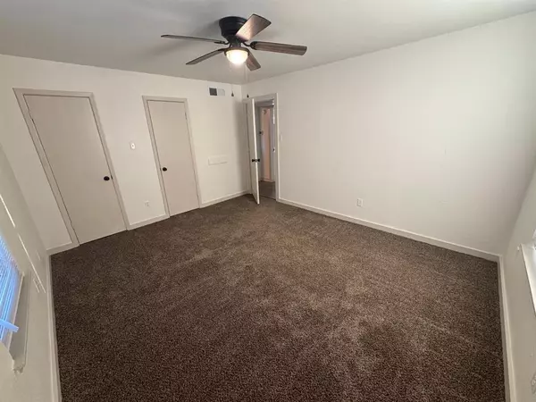 Lake Worth, TX 76135,7300 Comanche Trail #4