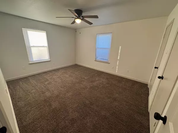 Lake Worth, TX 76135,7300 Comanche Trail #4