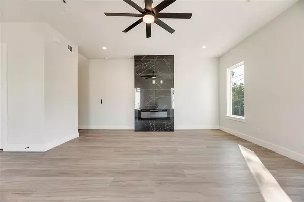 Dallas, TX 75212,1121 Muncie Avenue