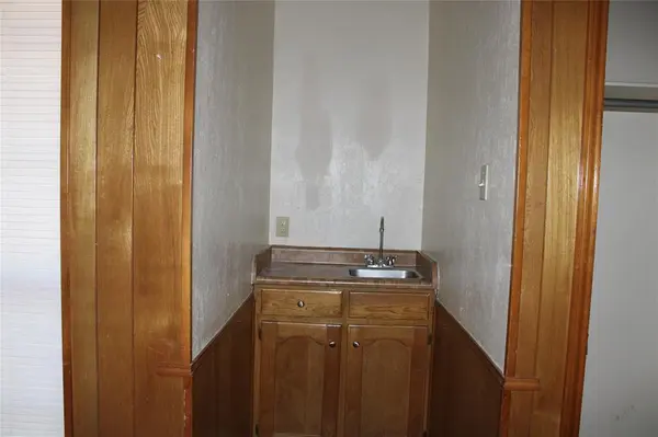 Burleson, TX 76028,613 Renfro Street