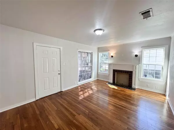 Ennis, TX 75119,608 W Lake Street W