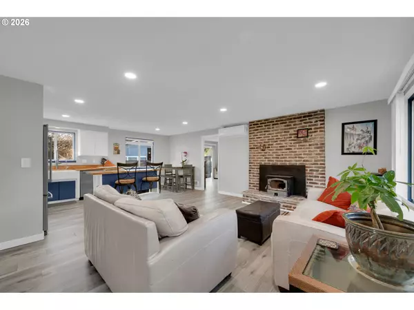 Cottage Grove, OR 97424,34792 ROW RIVER RD