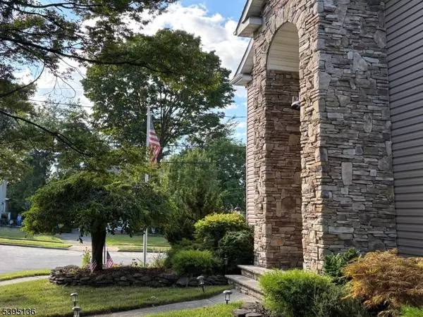 North Arlington Boro, NJ 07031,2 Eckhardt Ter