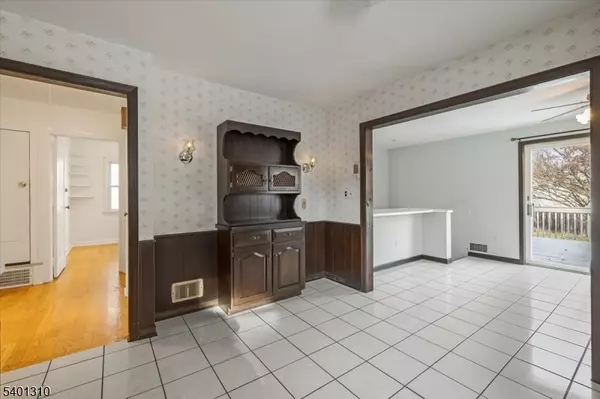 Kenilworth Boro, NJ 07033,348 Roosevelt Ln