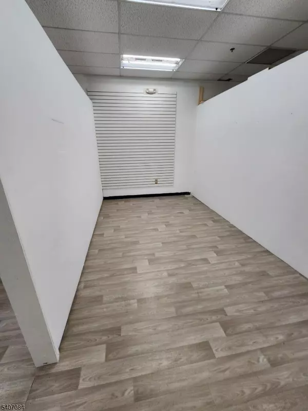 Newark City, NJ 07105,334 Ferry St