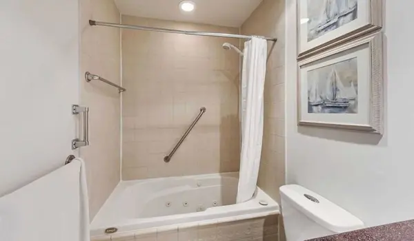 1 Leaside Park DR #615, Toronto C11, ON M4H 1R1