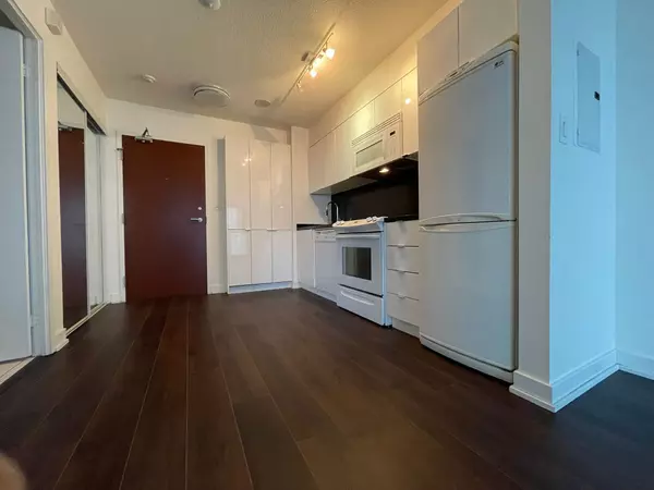 Toronto C01, ON M5V 4A5,15 Iceboat TER #2610