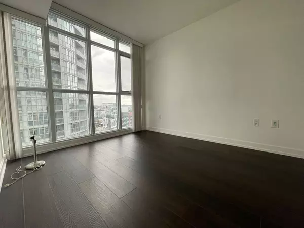 Toronto C01, ON M5V 4A5,15 Iceboat TER #2610