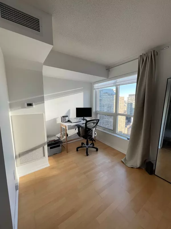 Toronto C01, ON M5E 1Z8,18 Yonge ST #2705