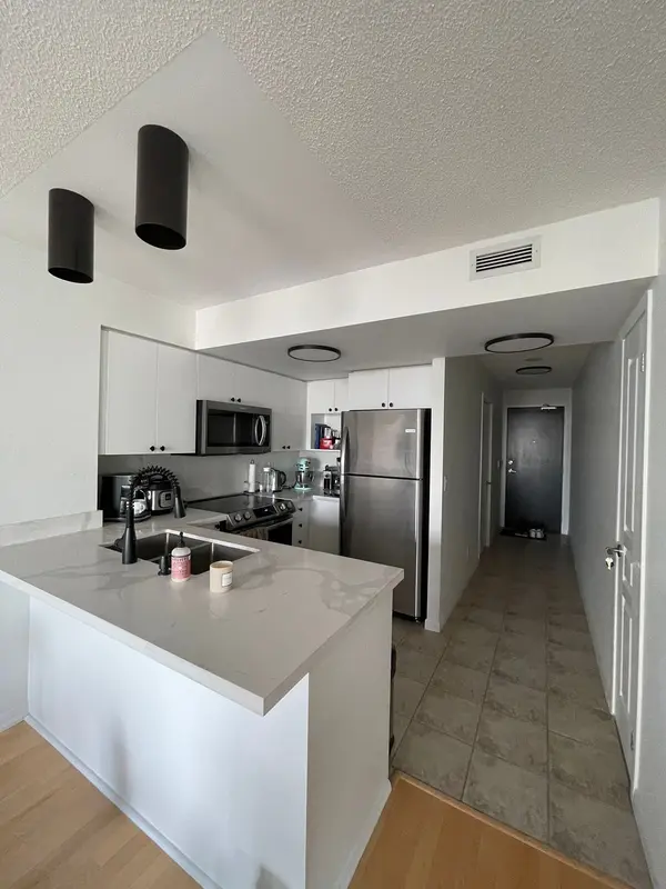 Toronto C01, ON M5E 1Z8,18 Yonge ST #2705