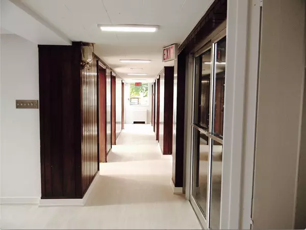 Toronto C01, ON M5T 2R9,226 Bathurst ST #200