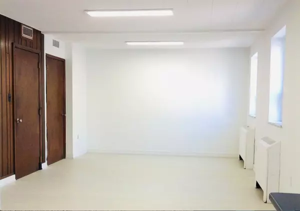 Toronto C01, ON M5T 2R9,226 Bathurst ST #200