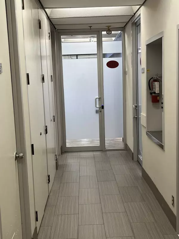 Toronto E03, ON M4B 1Y2,19 Waterman AVE #211