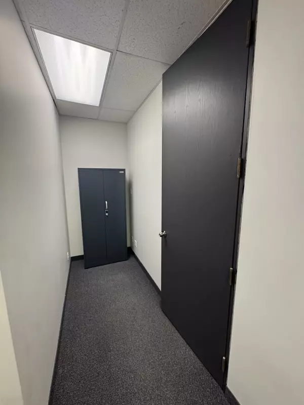 Toronto E03, ON M4B 1Y2,19 Waterman AVE #211