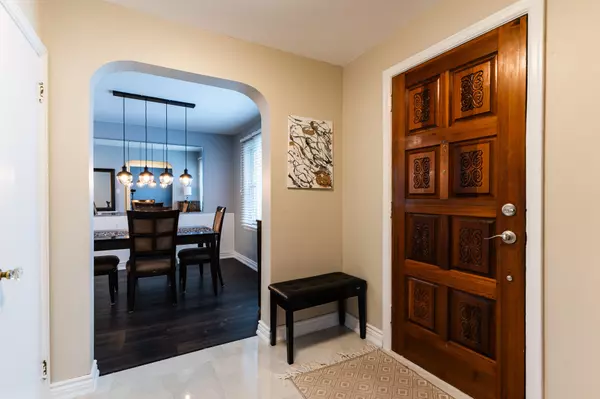 Oshawa, ON L1H 1G1,536 King ST E