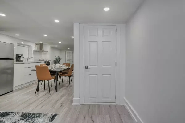 Toronto E01, ON M4M 2M4,138 Booth AVE #Lower Fl