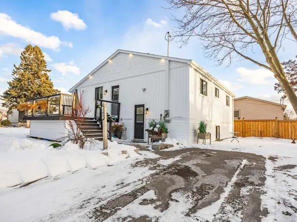 Pickering, ON L1W 1B3,706 Annland ST