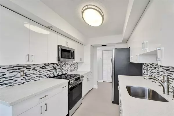 Pembroke Pines, FL 33026,1000 Saint Charles Pl #305