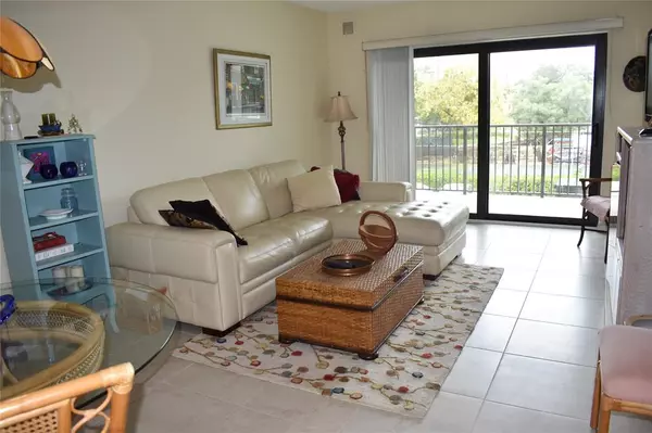 Fort Lauderdale, FL 33315,900 River Reach Dr #214