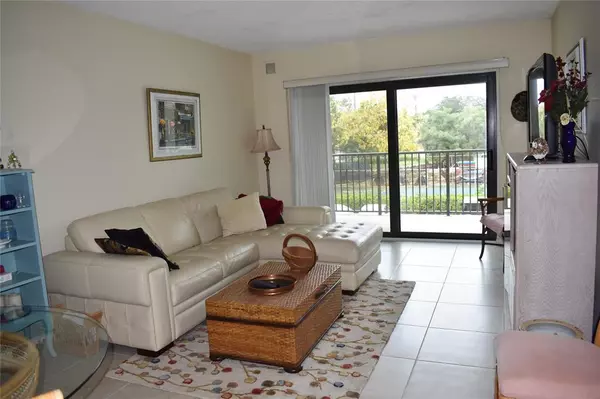 Fort Lauderdale, FL 33315,900 River Reach Dr #214