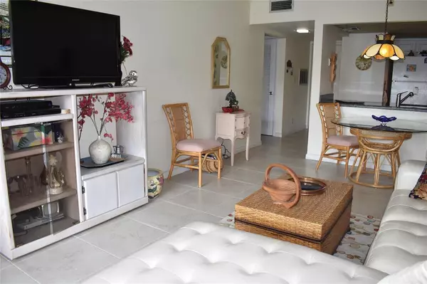 Fort Lauderdale, FL 33315,900 River Reach Dr #214