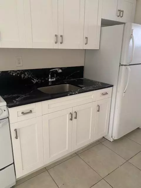 6032 Pierce St #5, Hollywood, FL 33024