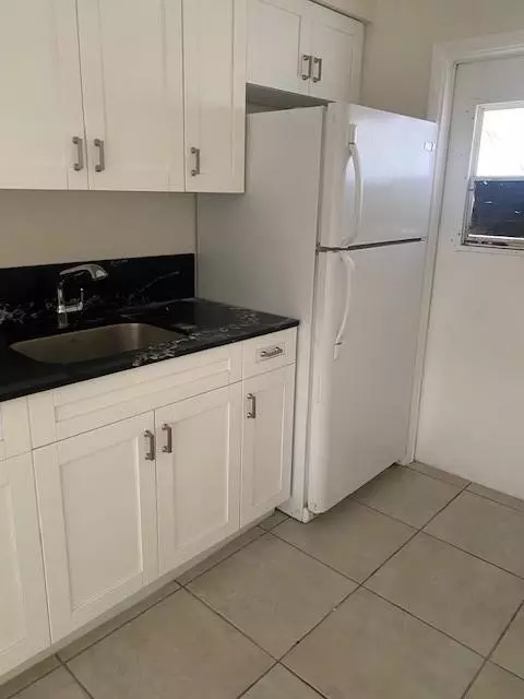 Hollywood, FL 33024,6032 Pierce St #5