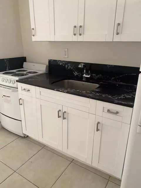 Hollywood, FL 33024,6032 Pierce St #5