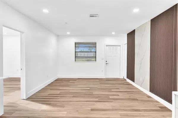 Hollywood, FL 33021,5361 Flagler St