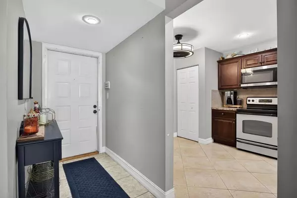 Coconut Creek, FL 33066,4400 NW 20th St #454