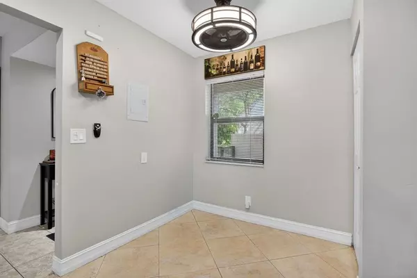 Coconut Creek, FL 33066,4400 NW 20th St #454