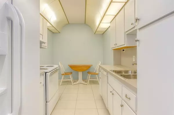 Hollywood, FL 33021,3800 Hillcrest Dr #614