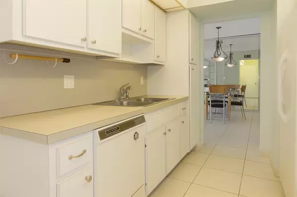 Hollywood, FL 33021,3800 Hillcrest Dr #614